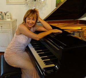 La pianista Moira Michelini chiude l’anno 2021 per l’Araba Fenice