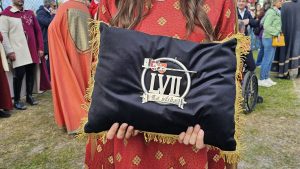 Il Campo de li Giochi di Narni si colora di arancio violaA vincere la 57esima edizione della Corsa all'Anello è il Terziere Santa Maria