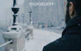 Il sarto della musica italiana Radiosuoff cuce sogni e neve su una Bari inedita Con “Fuori Nevica”, Luca Laruccia in arte Radiosuof,