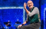 Claudio Bisio in scena a Foligno con La mia vita raccontata male  Martedì 17 marzo ore 21 – Politeama Clarici
